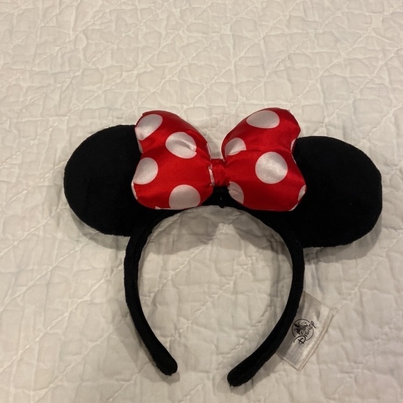 - DISNEY 2 Minnie Mouse ears. Red with white polka dots and sequins - Picture 5 of 9